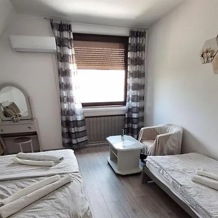 Aniiza Guest house *